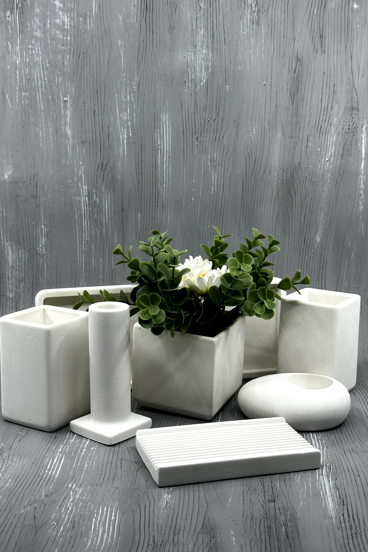 Yapay Çiçekli Beton Banyo Seti Beyaz